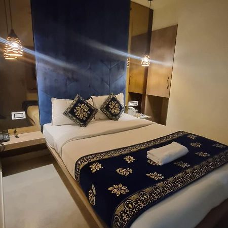 Beachfront Resort 칼랑굿 외부 사진