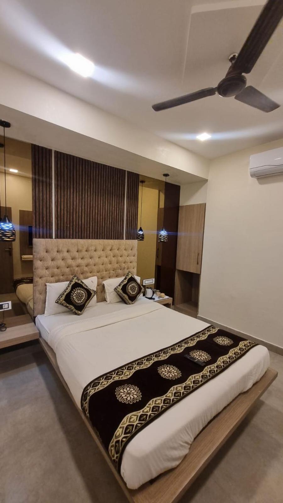 Beachfront Resort 칼랑굿 외부 사진