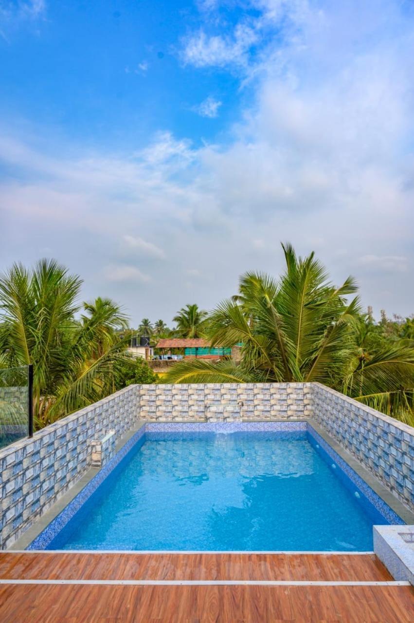 Beachfront Resort 칼랑굿 외부 사진