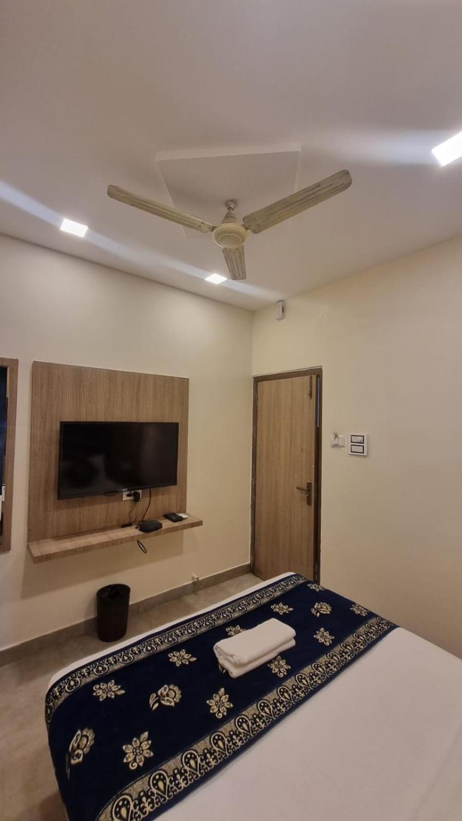 Beachfront Resort 칼랑굿 외부 사진